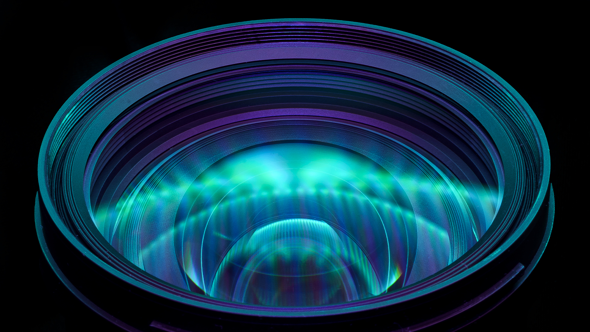 パノラマ撮影、深度検知、AR/VR応用のためのマルチセンサーフュージョンを表す多層レンズシステムのクローズアップ