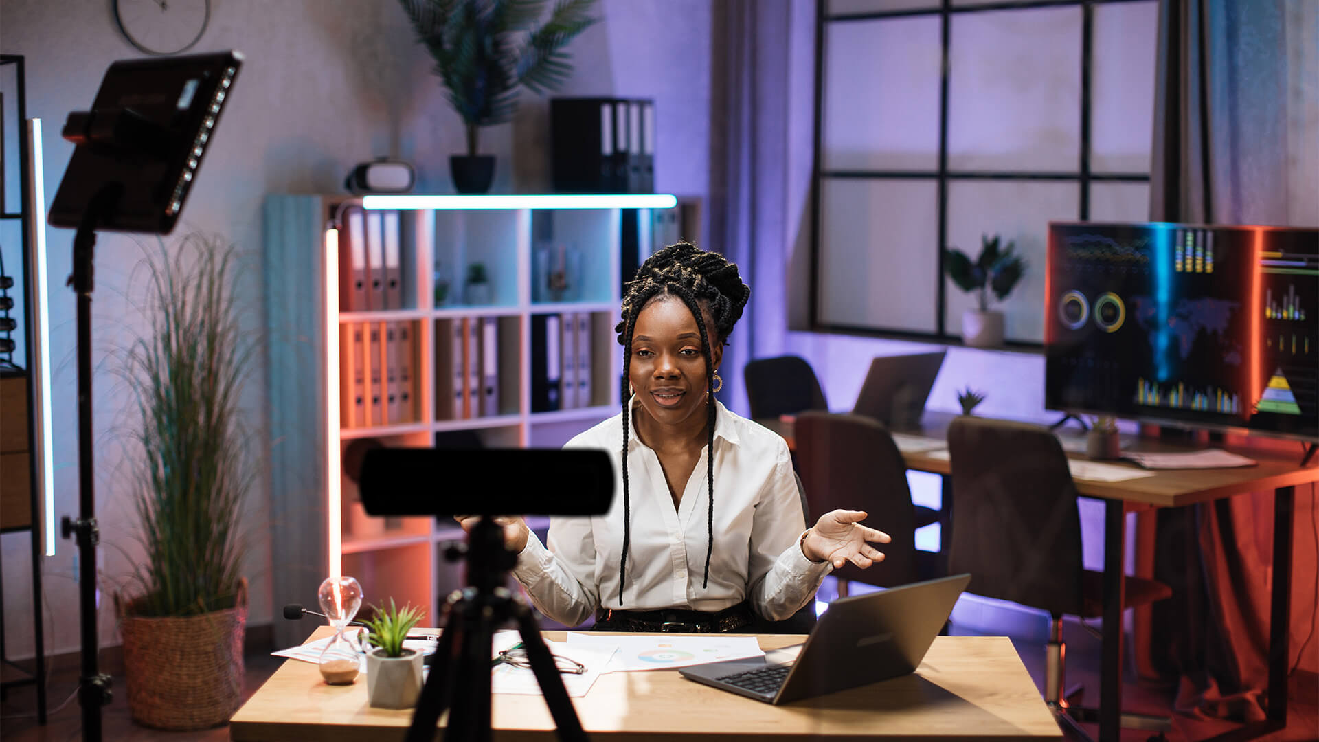 High-performance live streaming camera designed for content creators, featuring 4K resolution, high frame rate, auto-tracking, facial recognition, and low-latency streaming. Ideal for gaming, vlogging, and live broadcasting with professional-quality video.