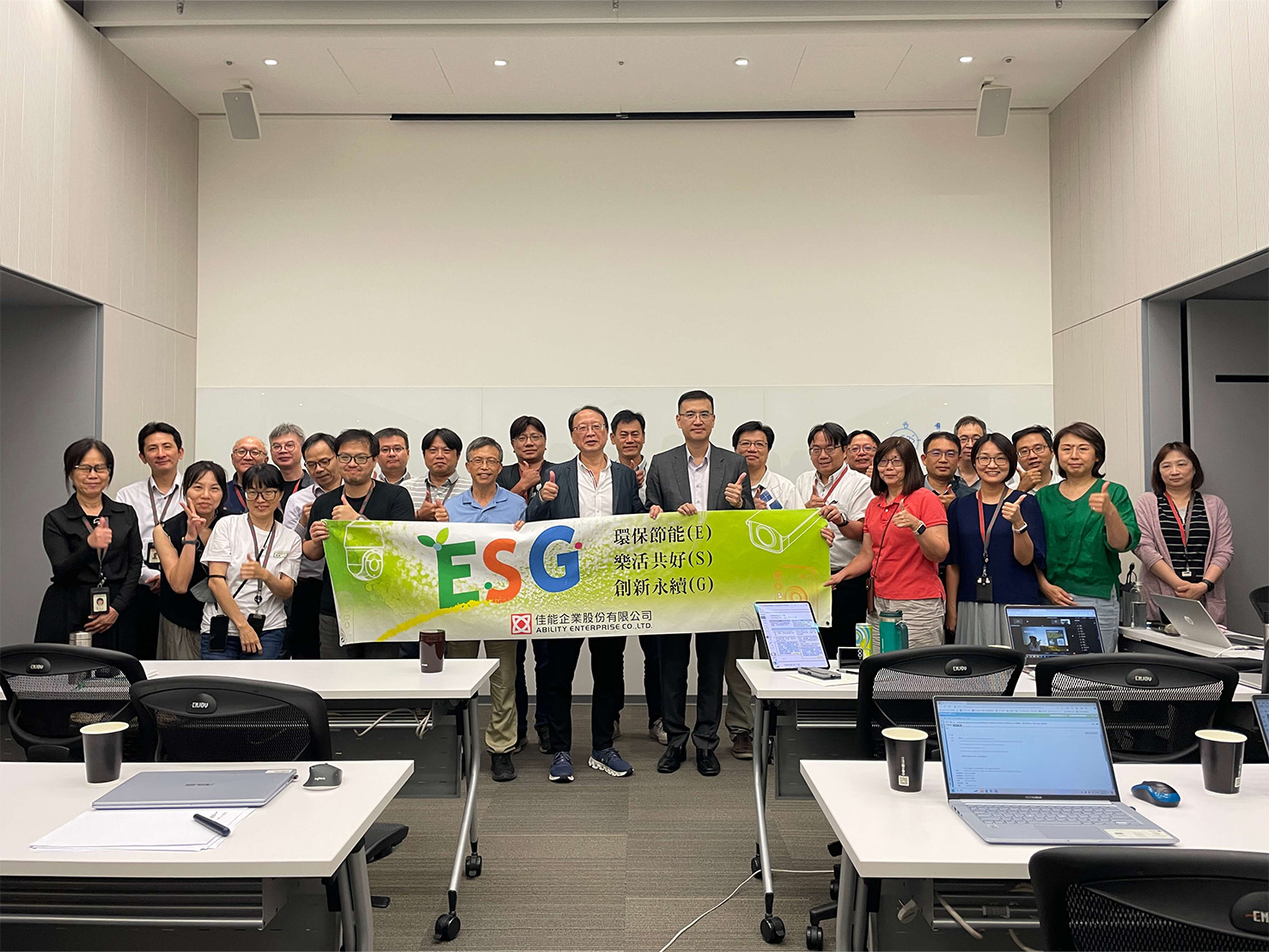 佳能企業提供課程與語文補助，支持員工持續學習與提升國際競爭力。